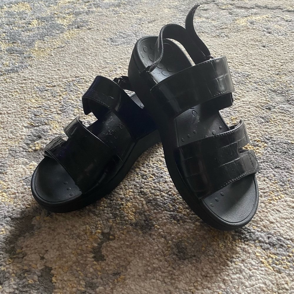 Vionic Croc Sandals